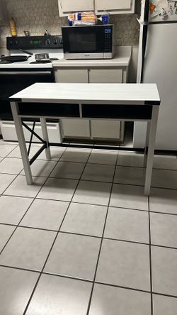 Chalk White Desk