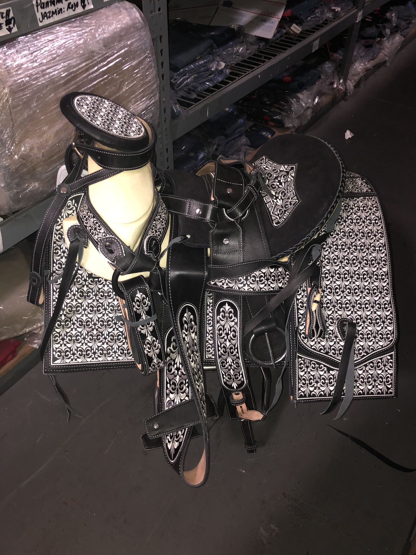 Montura Bordada Mexicana