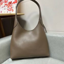coach
Medium grey 28-28-8cm