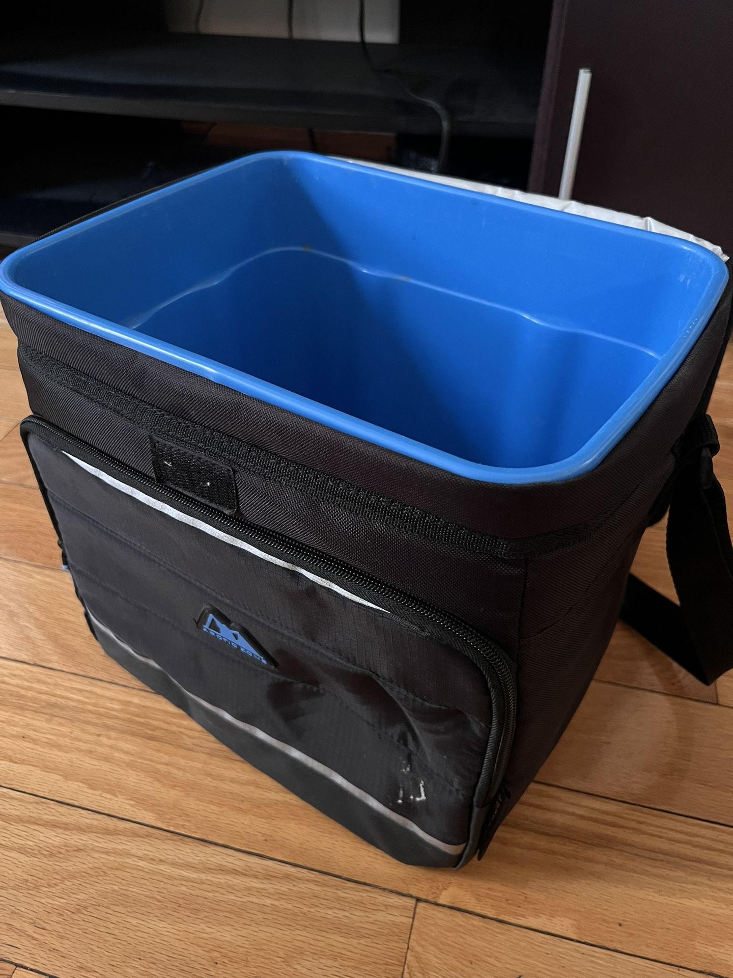 Cooler box shoulder bag