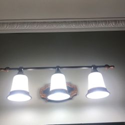 3-bulb bathroom wall fixture