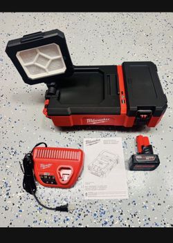🔥 PACKOUT Milwaukee Flood Light with USB-Charging M12 + M12 Battery + M12 Charger 