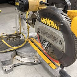 Dewalt Saw 