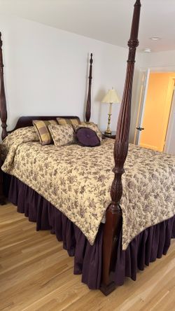 Four-Poster Queen Bed - Mahagony