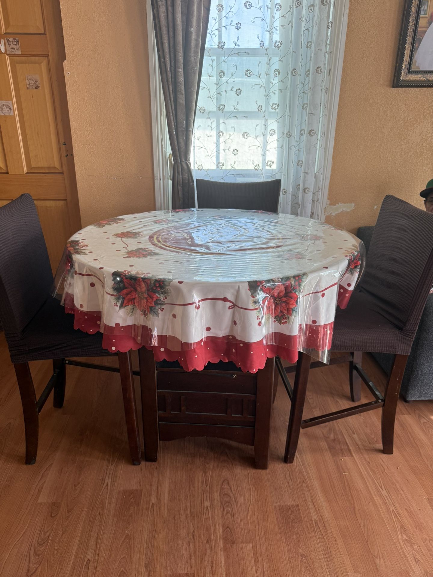 Free Dinning Table