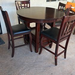Dining Table And 4 Chairs 