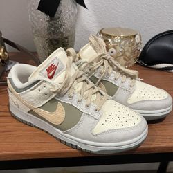 Nike Dunks Size 7.5