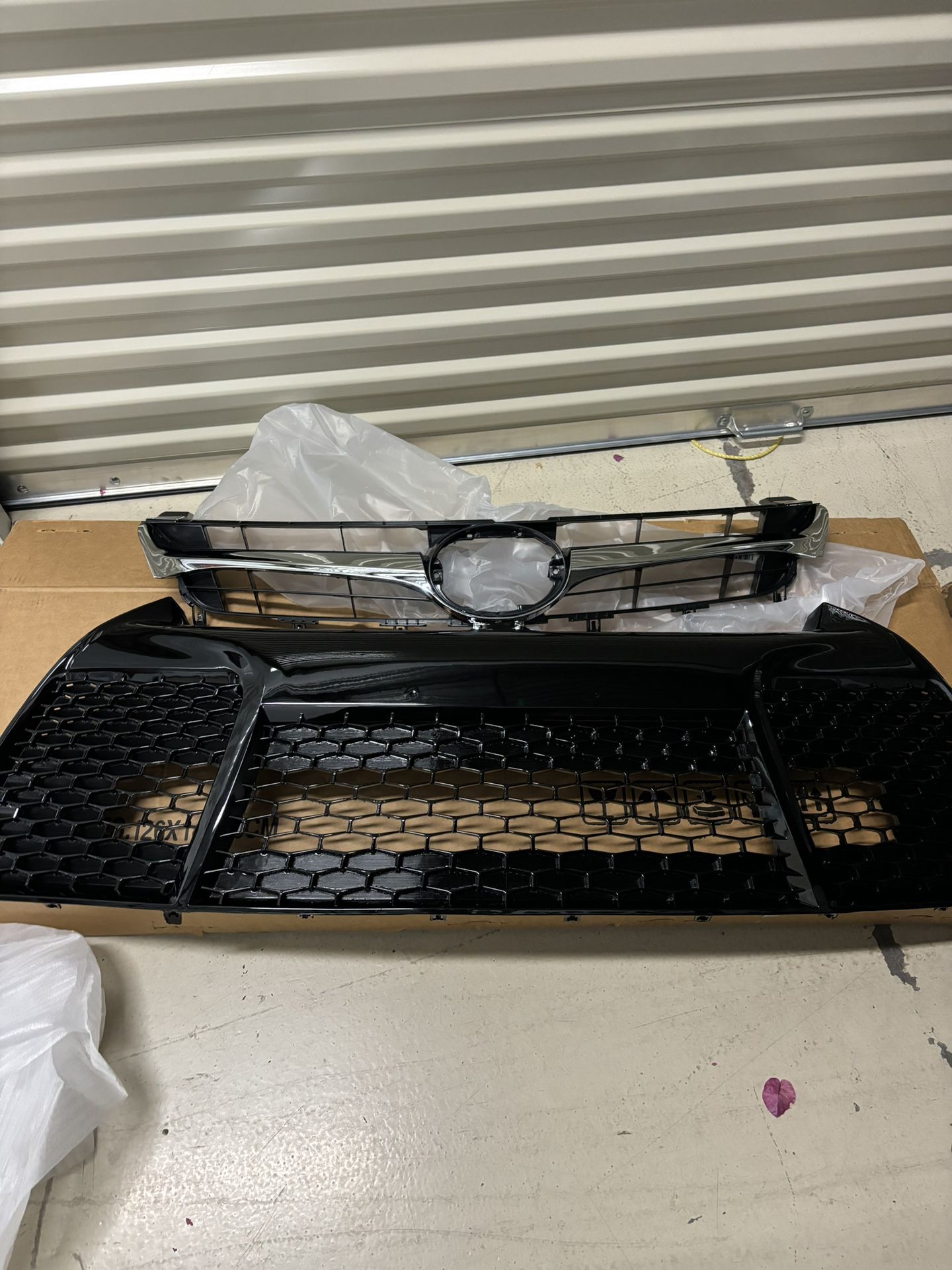 Toyota Camry Bumper grill Upper And Lower
