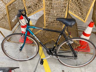 Trek MultiTrack Sport 700 Hybrid Bike