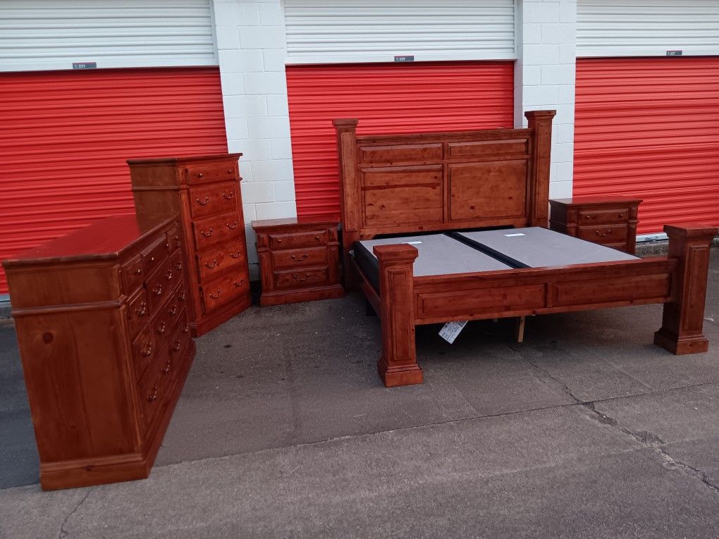 Kng Sz Bd St With Base Good Condition