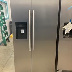 Mora 36 in. 29.1 cu.ft. Side by Side Refrigerator w/ Ice Maker and Water Dispenser New Scratch and Dent