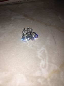 Men’s / Women’s Earrings ( NEW AND SANITIZED!! )