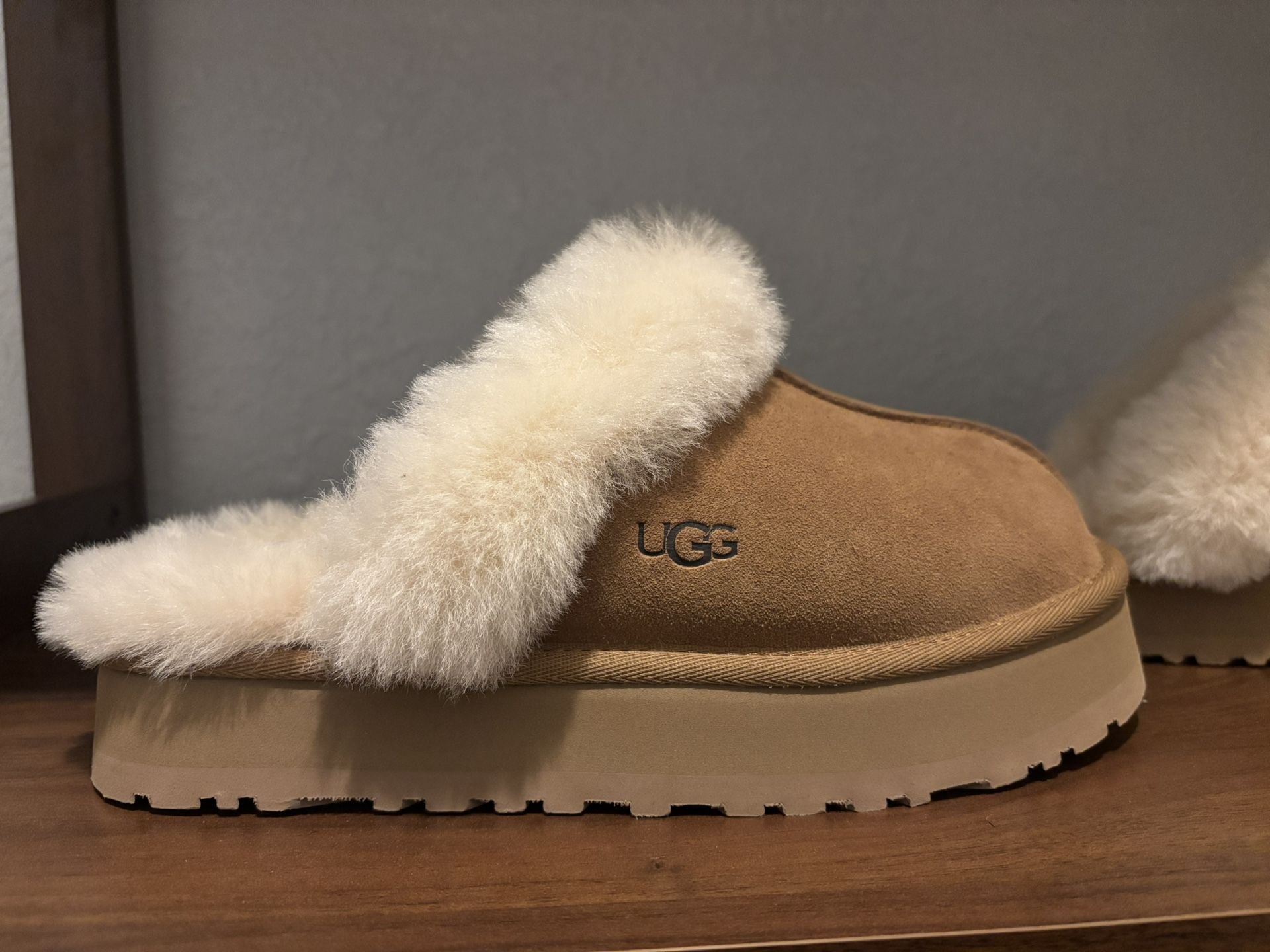 UGG 8 Women’s Disquette Sheepskin