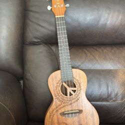 Ukulele, Luna Peace. 