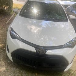 Toyota Corolla, Color Blanco , Año 2018, Millas 74893.