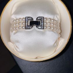 Beautiful Faux Pearl Bracelet 