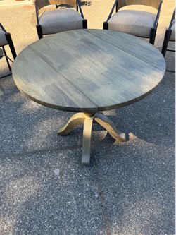 4ft round table with fold down sides.