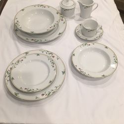 Mikasa Floretta Fine China Set - 5 Pc Place Setting