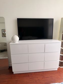 Amazing offerdresser 9 drawers like new! Must be out this week !! Se tiene que ir esta semana!