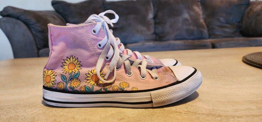Girls Hightop Converse Size 3