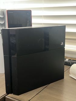 Play Station 4 (PS4)
