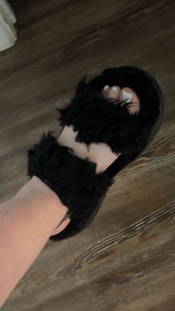 UGG sandals!! Cute Stylish Black Size 8 ! NEW NEW NEW 