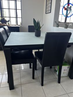 DealSedia Tempered Glass Dining Table