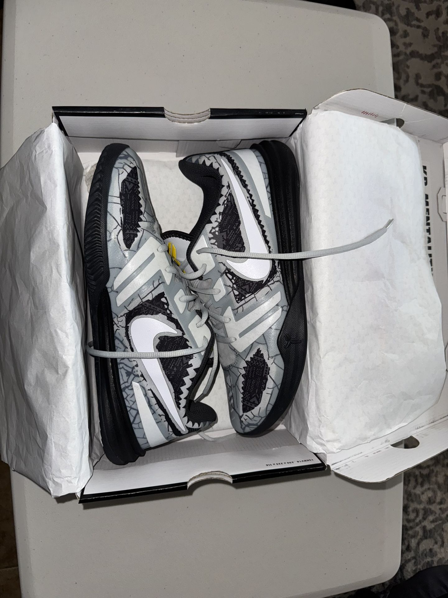 Size 11.5 - Nike Zoom Kobe Mentality Cracked Pavement - lightly