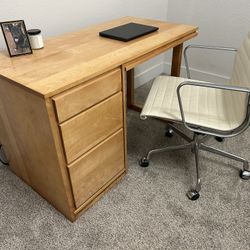 ON SALE! Until 12/25! Vintage Mid Century Modern Desk