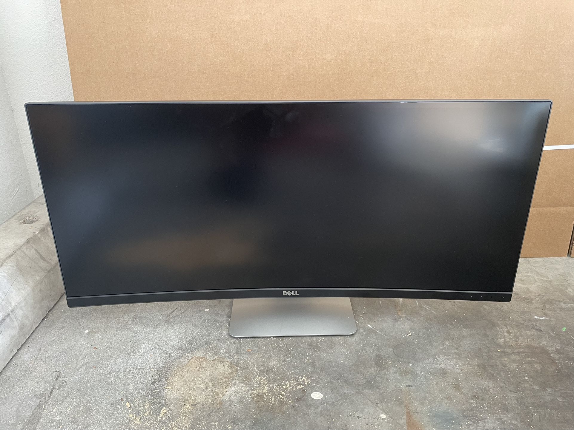 Dell Ultrasharp 34” LCD curved Gaming Monitor With Stand(U3415Wb)
