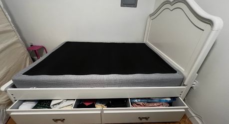 Full bed frame + Trundle and Box Spring