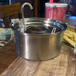 Tom cute Cat Water Fountain 