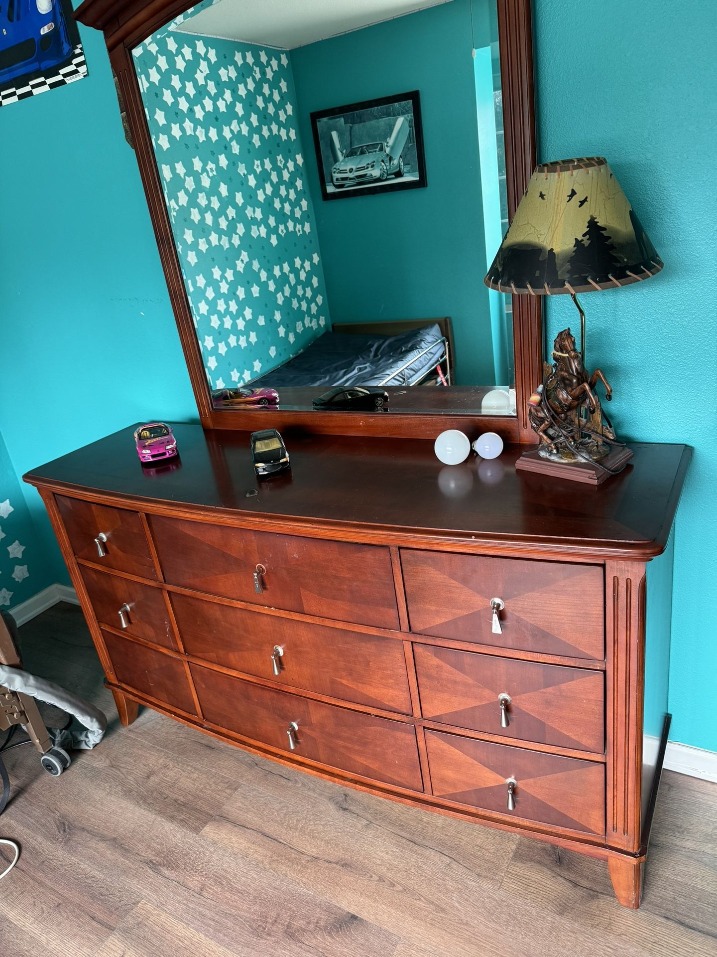 Queen Bed 2 Nightstands Dresser With Mirror