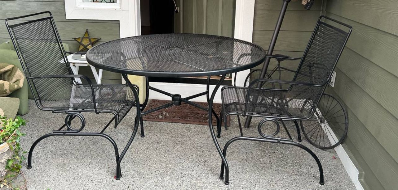 Metal Mesh Patio Set – Table + 2 Rocker Chairs – $80 (FIRM) 