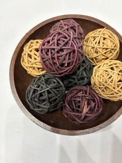 Decorative Rattan Balls Set of 8 with wooden bowl