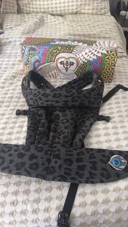 Leopard Artipoppe Carrier