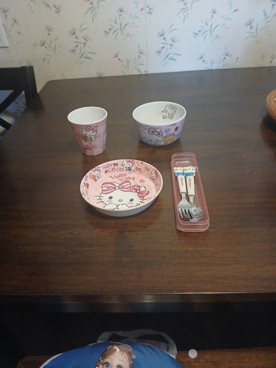 Hello Kitty 4 PC. Dinner Set