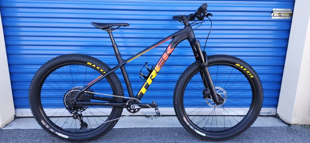 2021 TREK ROSCOE 8 HARDTAIL 27.5" PLUS TIRE HARDTAIL TRAIL BIKE SIZE MEDIUM