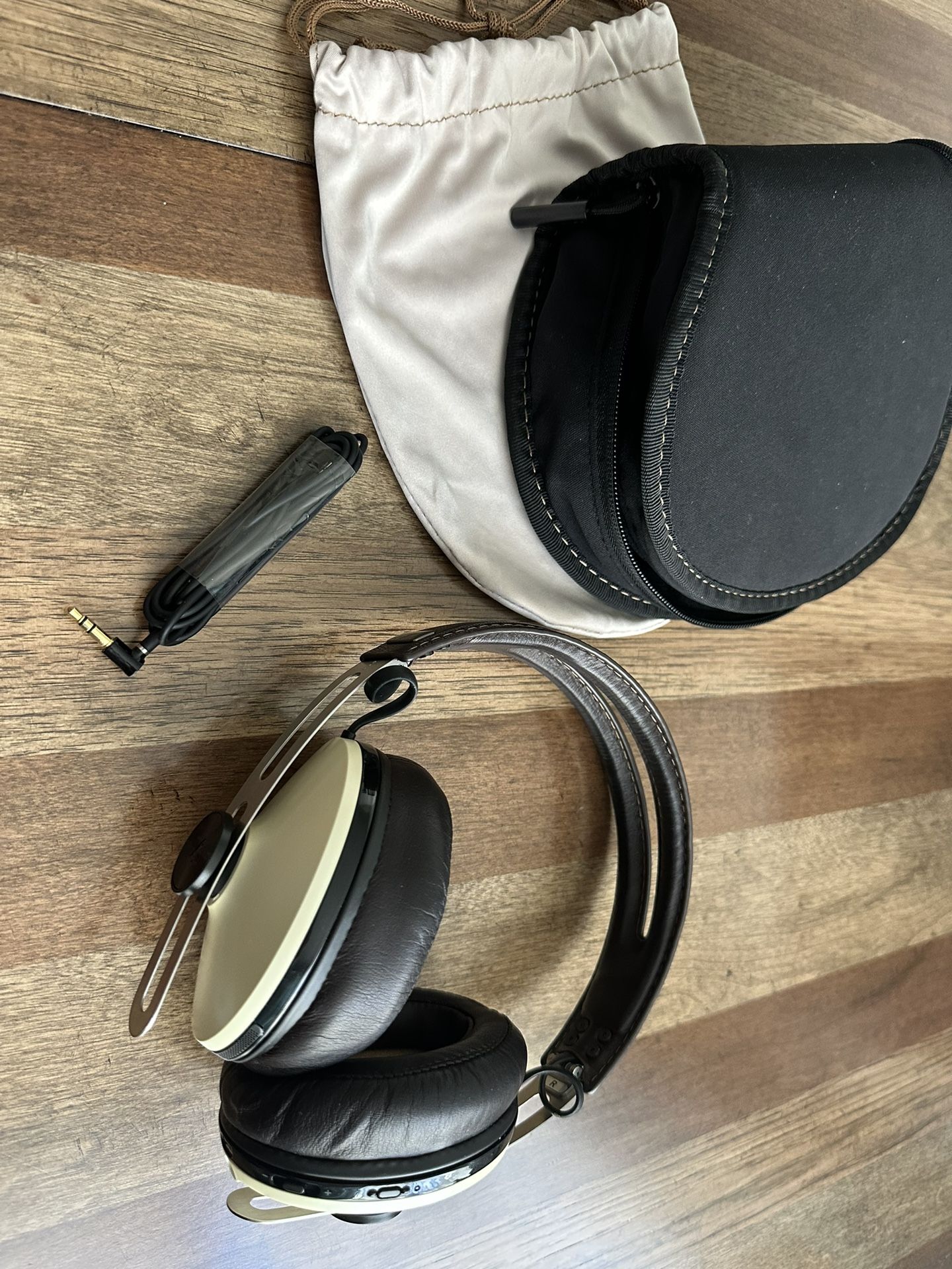 Sennheiser HD1 headphone