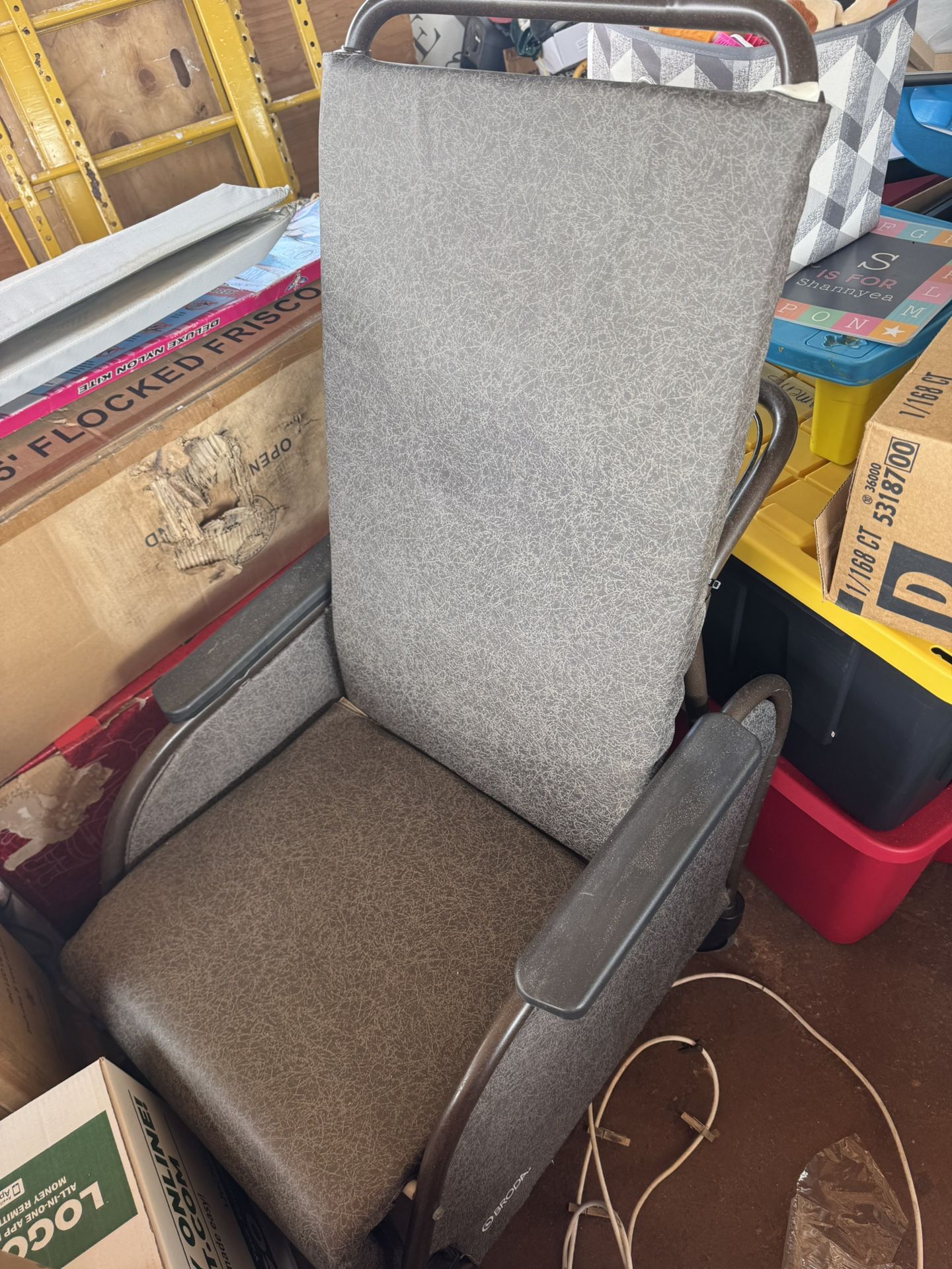 Broda Chair
