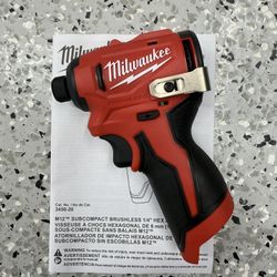 Milwaukee M12 SUBCOMPACT driver