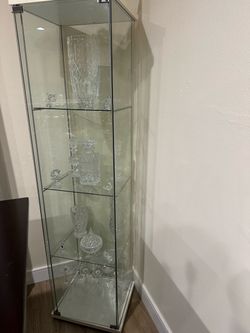 Cabinet for crystals