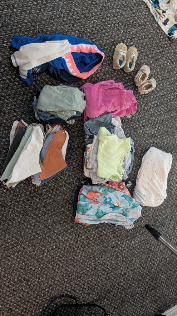 12m Clothes And Carrier