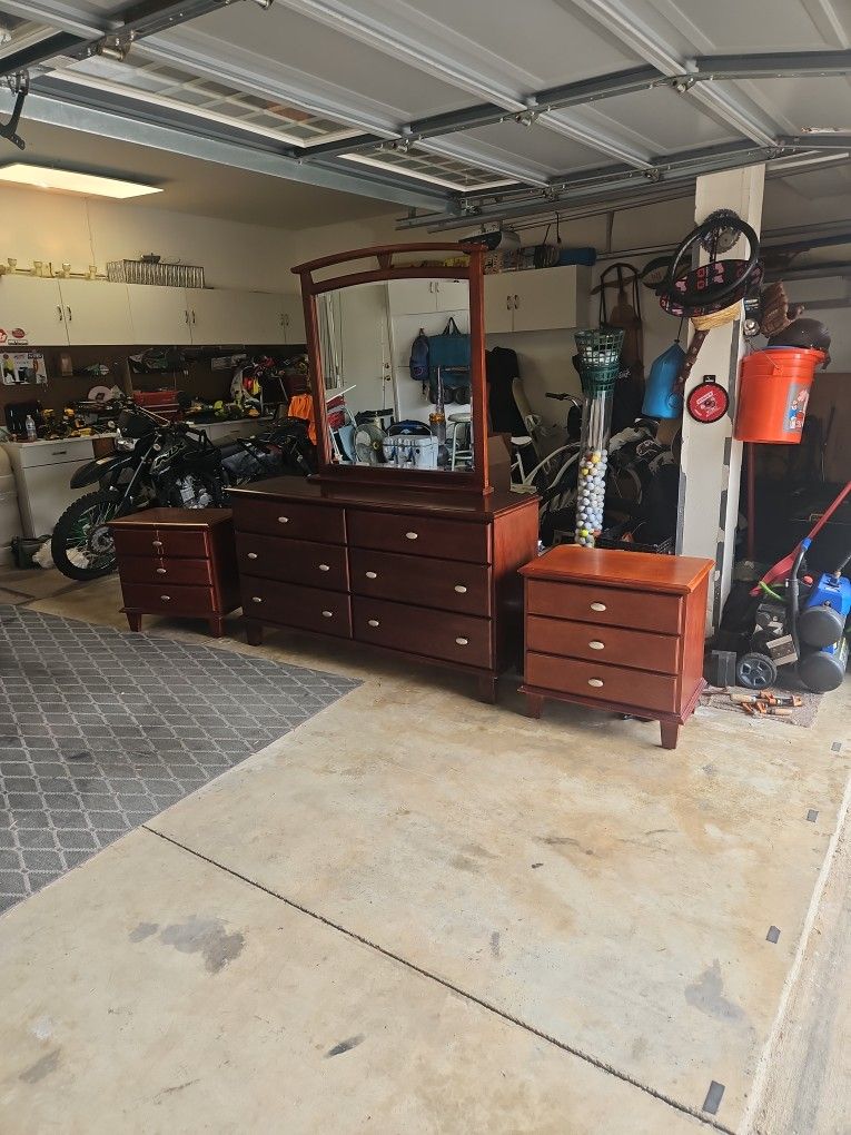 3 Piece Bedroom Set (Solid Wood)