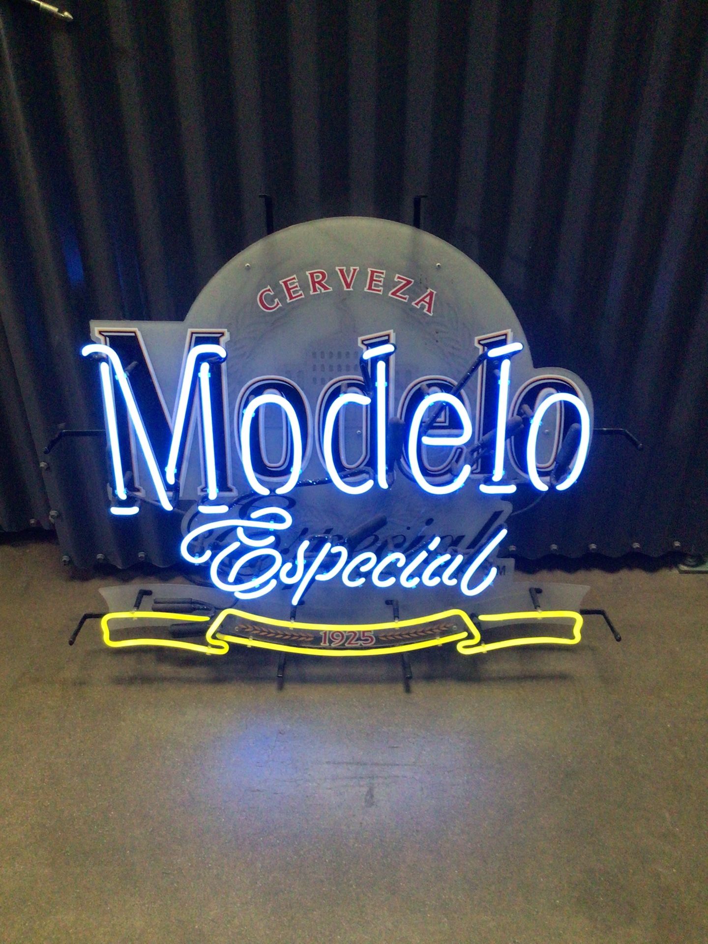Modelo Especial Neon Beer LED Sign