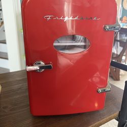 Frigidaire Can Sized mini fridge