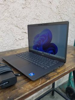 DeLL TouhScreen Laptop, Windows 11, 16 GB Ram, i7, 512 GB SSD - $325