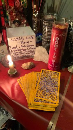 Tarot practioner