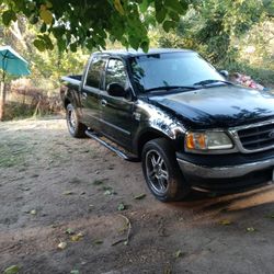 Ford 2003 Clean Title With 211000 Miles V8 Motor 4.6 Very Strong