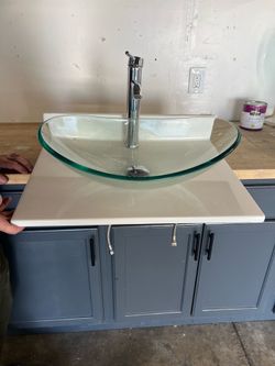 Vessel sink with bottom